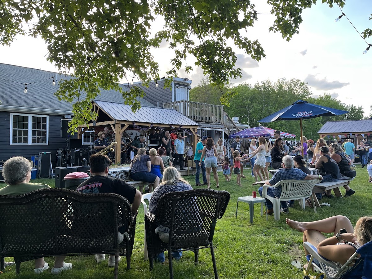 Hill's Tavern And Grill